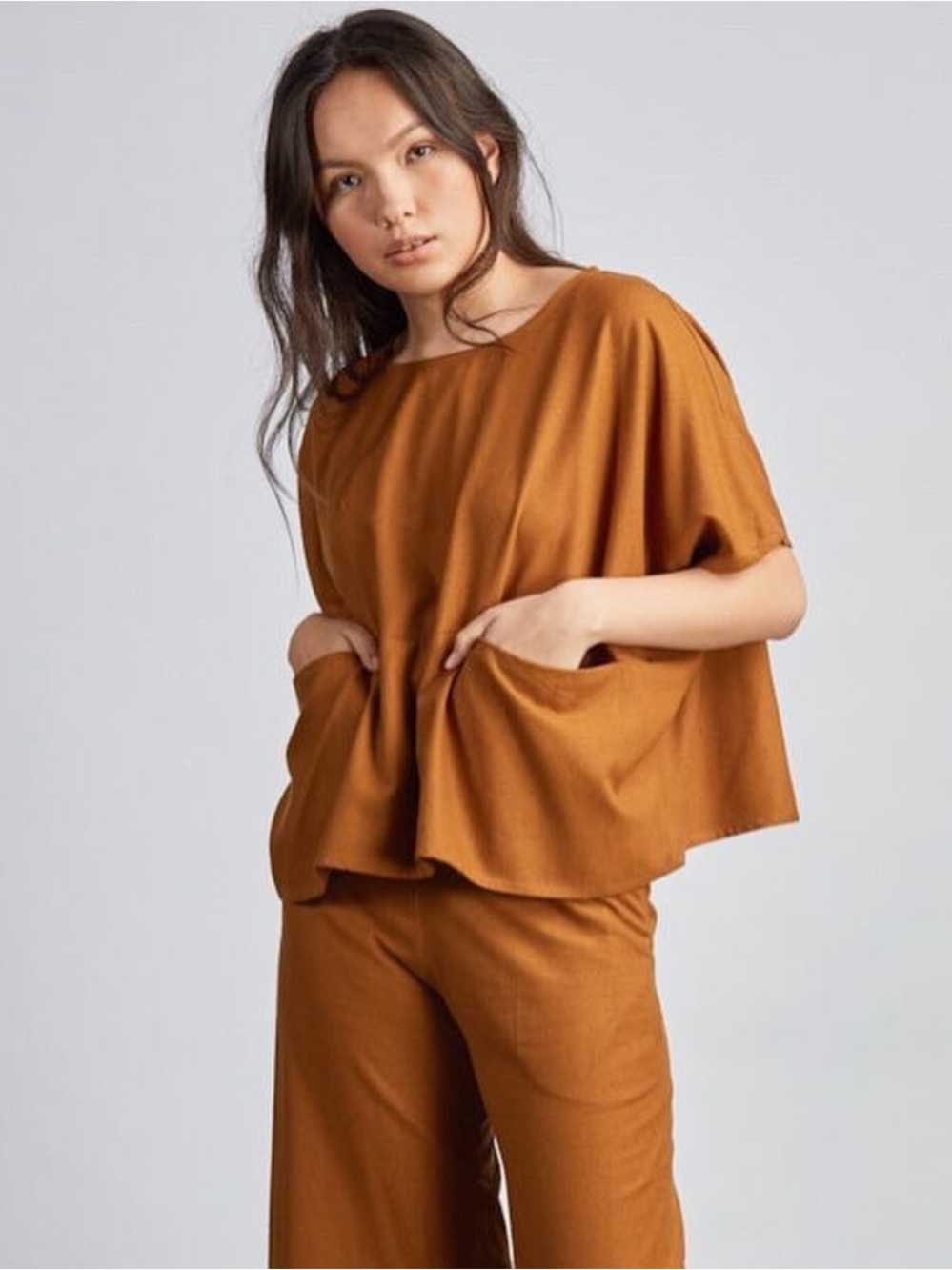 Jamie + the Jones Silk Pocket Box Top in Umber
